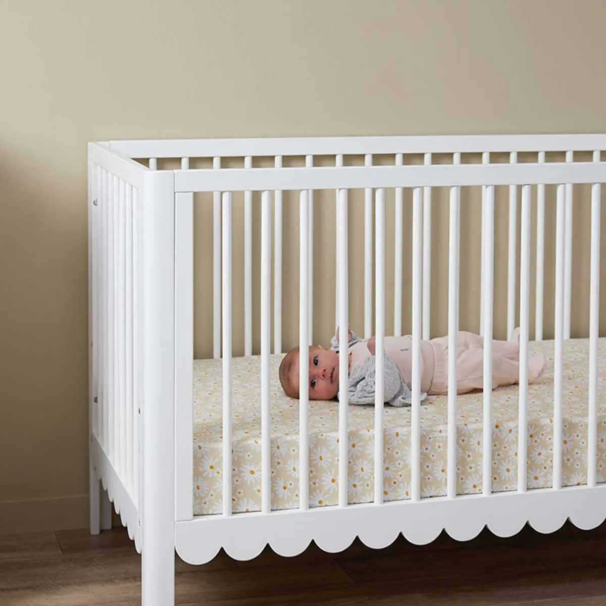 Maisie Scalloped White 3-in-1 Cot Conversion Bundle Mocka